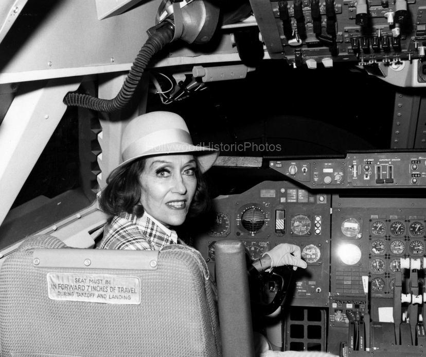 Gloria Swanson 1975.jpg